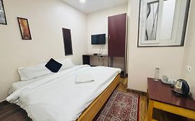 Stay Inn Kailasha - Lift,Parking,Kitchen And All Modern Facilities